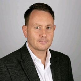 Summit Insights:将英伟达评级由买进下调至持有