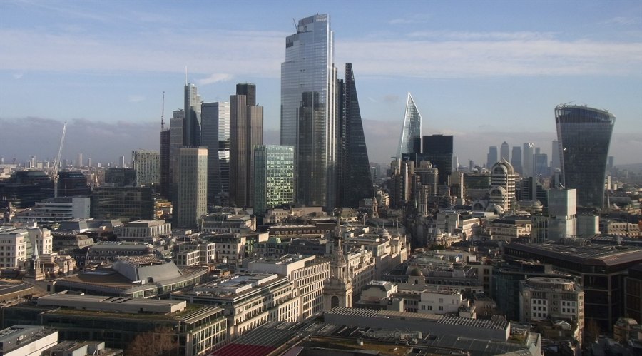 恒指牛熊街货比(56:44)︱2月27日